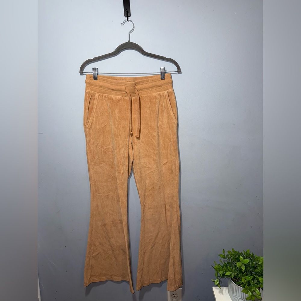 Aerie Real Obsessed High Waisted Kick-It Flare Velour Pants Women M Short EUC